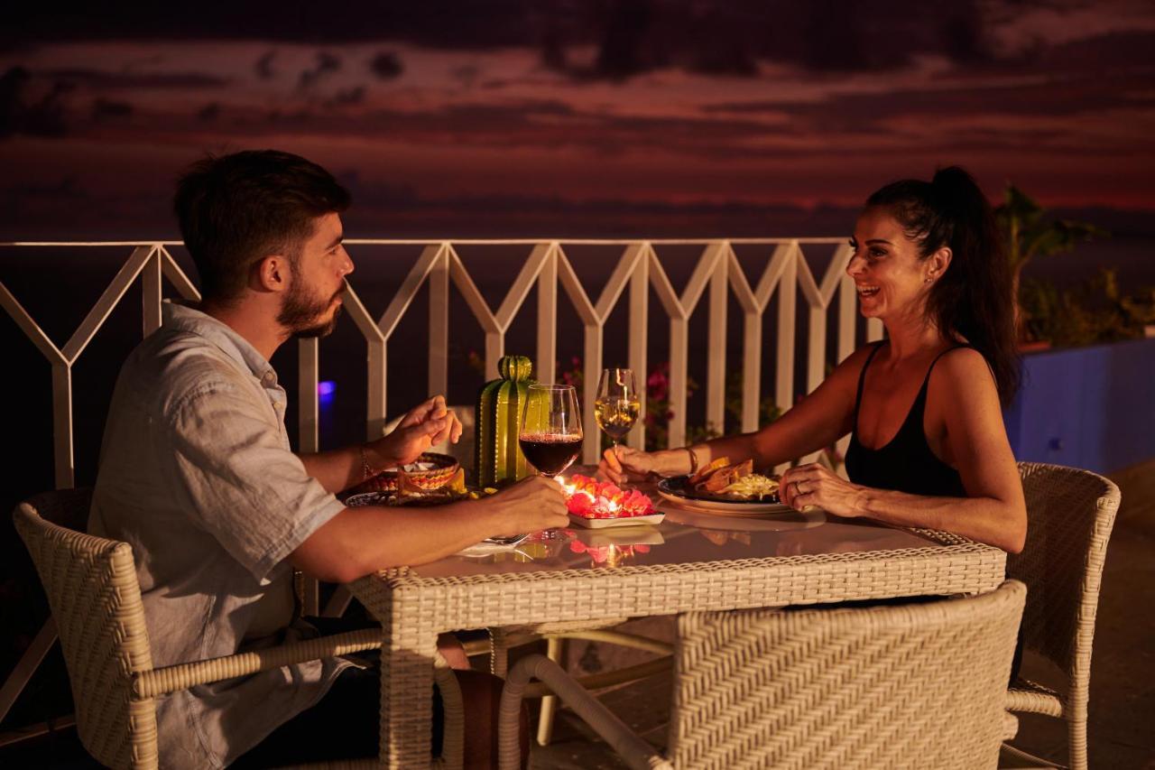 Hotel Luxury Patio Azul (Adults Only) Puerto Vallarta Eksteriør bilde A couple dining at a restaurant