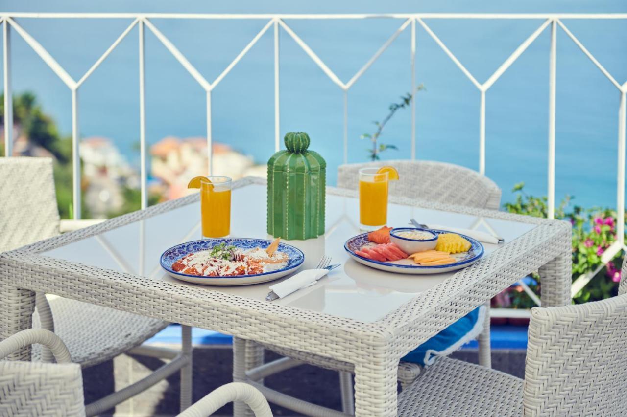 Hotel Luxury Patio Azul (Adults Only) Puerto Vallarta Eksteriør bilde A typical breakfast