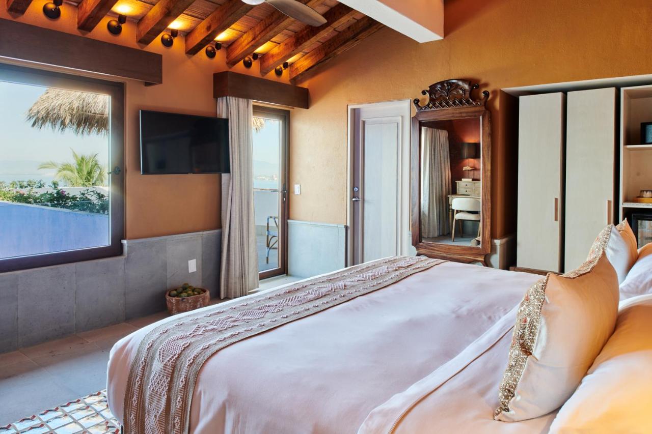 Hotel Luxury Patio Azul (Adults Only) Puerto Vallarta Eksteriør bilde A bedroom at the hotel